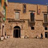 Sulla piazza insiste anche il cinqucentesco palazzo Giovene, sede del Comune e della siloteca, l'unico museo del legno del Sud Italia